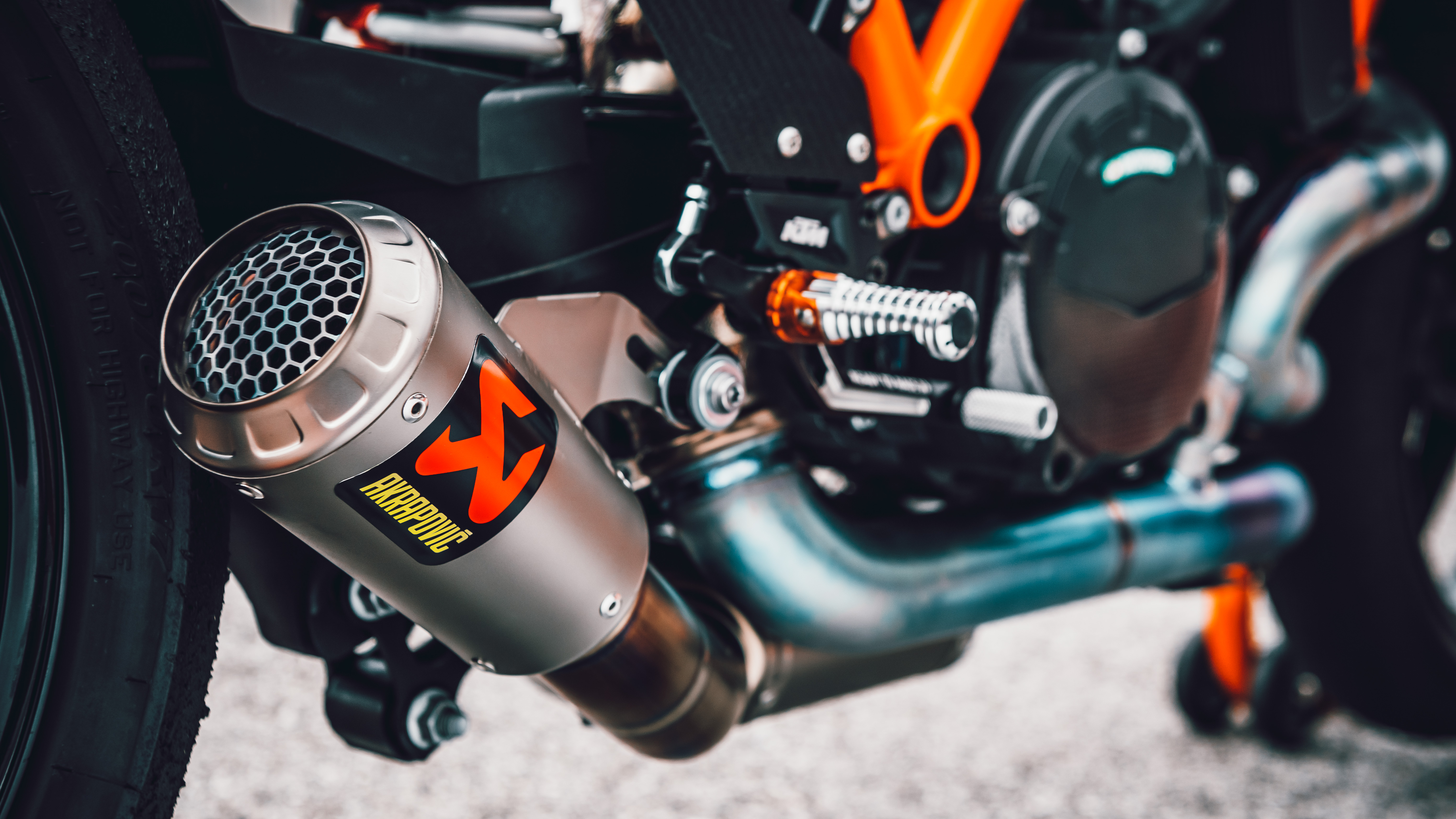 2020 KTM Super Duke R for sale. Akra race exhaust, full carbon kit, BST  Carbon wheels